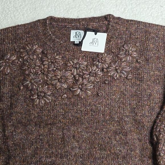 922 NWT DRA LOS ANGELES CYNTHIA FLORAL APPLIQUE SWEATER COCOA SZ LARGE - Picture 4 of 8